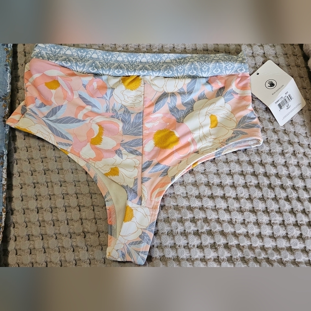 Body Glove Twiggy High Waist Boyleg Bikini Set Floral Pastel NWT Size Small - Picture 10 of 16